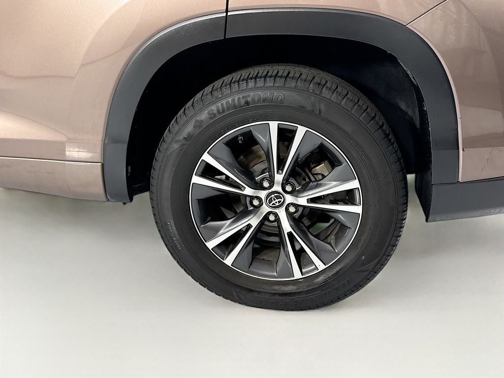 Used 2018 Walnut Toyota LE Plus image 31