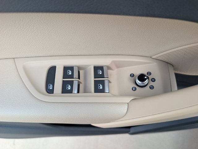 Used 2018 White Audi 2.0T Premium Plus image 22