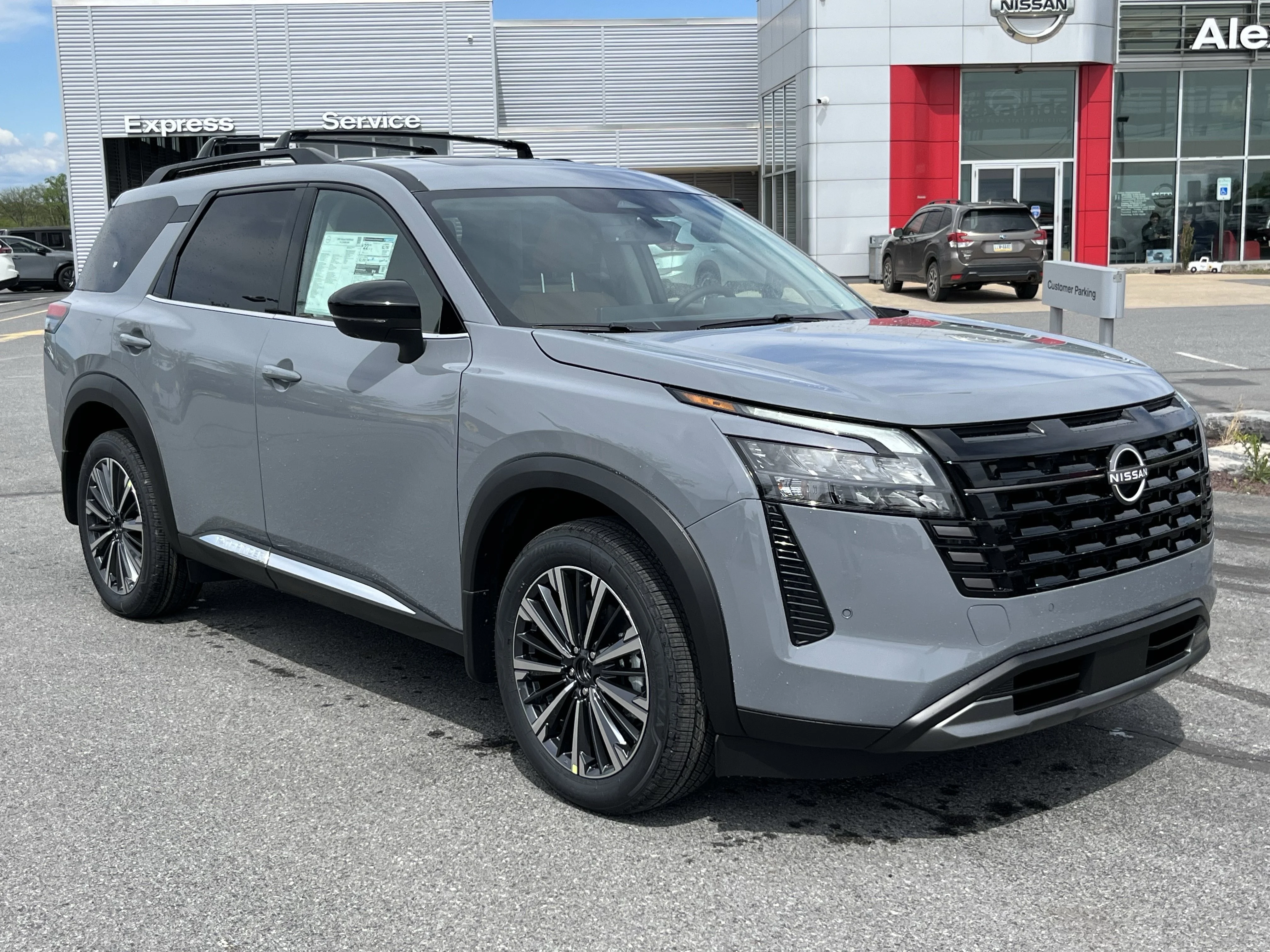 2026 Nissan Pathfinder Platinum 4WD's photo