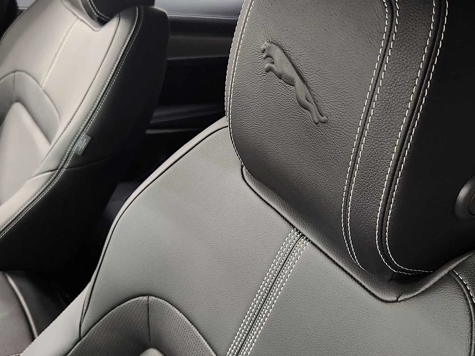 2026 Jaguar F-Pace R-Dynamic S - Photo 24