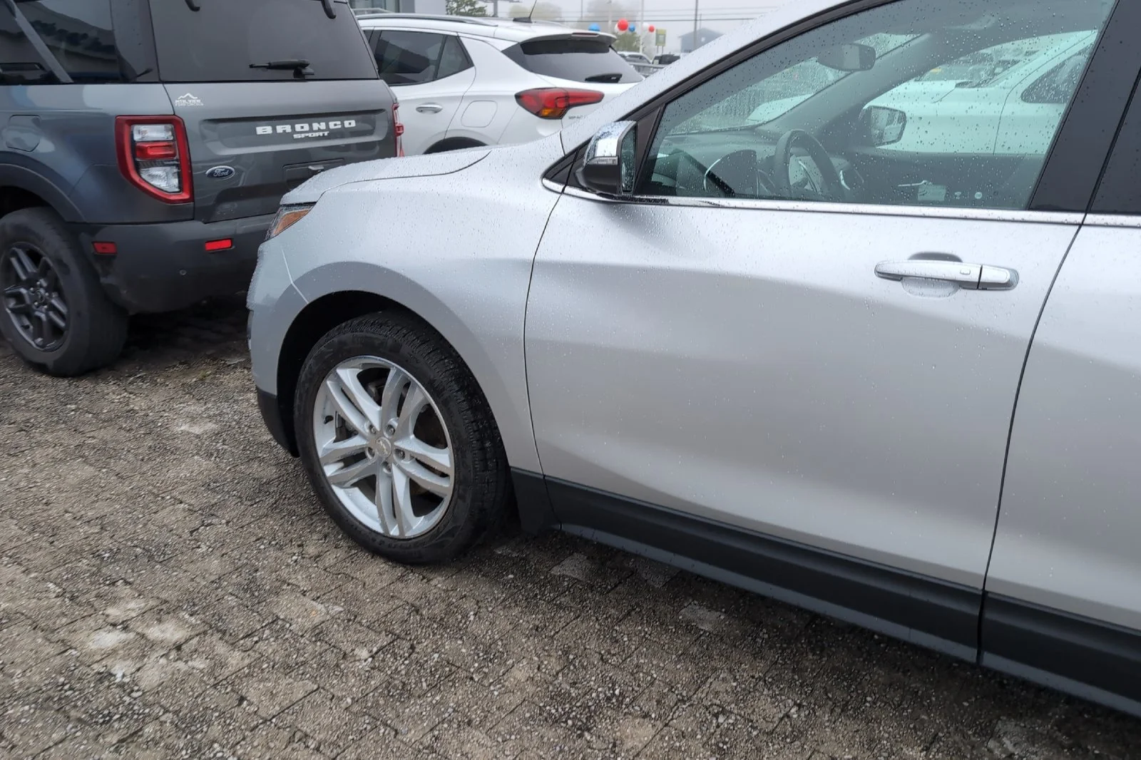 Used 2019 SILVER ICE METALLIC Chevrolet Premier image 9