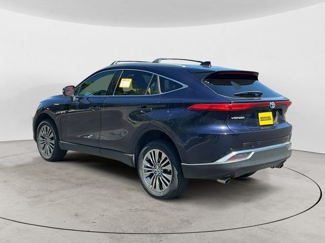 Used 2021  Toyota XLE image 3