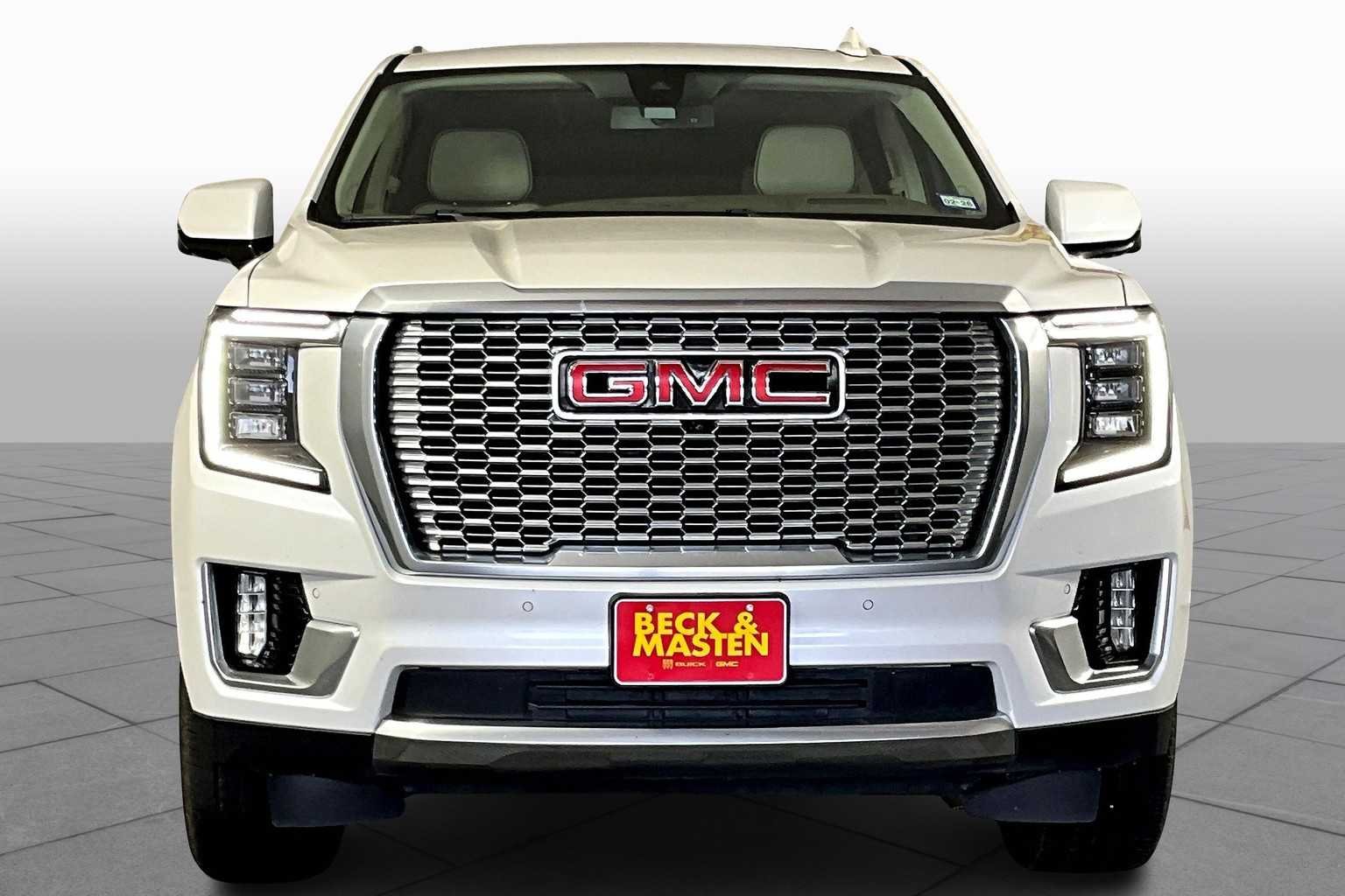 Used 2022 White Frost Tricoat GMC Denali image 4