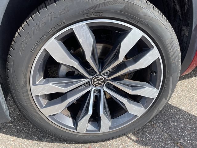 Used 2022 Red Volkswagen 3.6L V6 SEL Premium R-Line image 26
