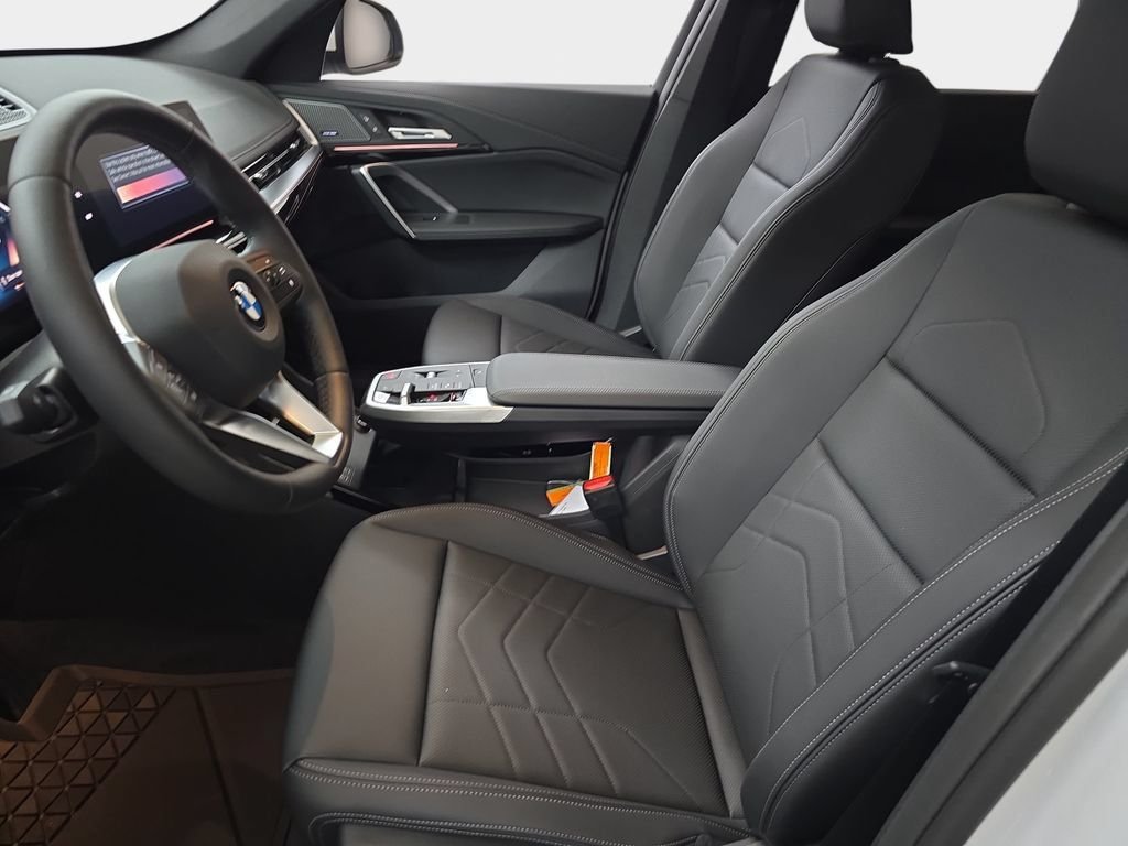 New 2026 Mineral White Metallic BMW xDrive28i image 15