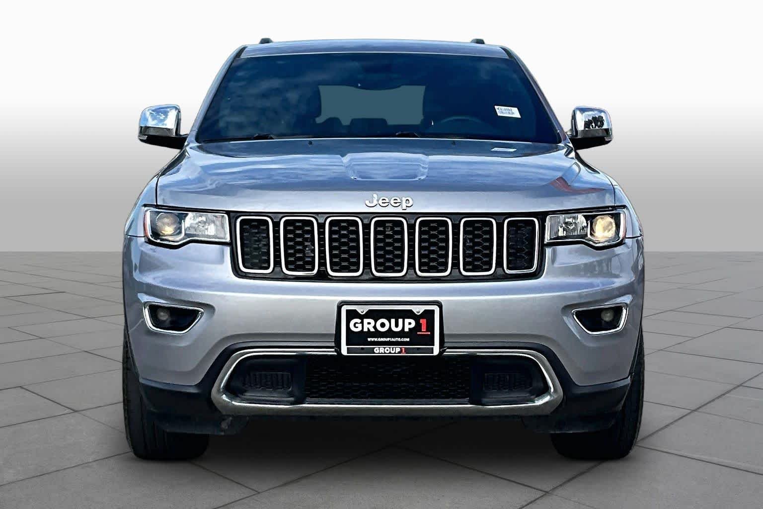 Used 2017 Billet Silver Metallic Clearcoat Jeep Limited image 4