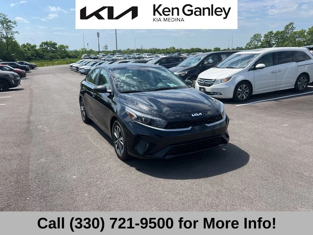 Used 2022 Black Kia LXS image 3