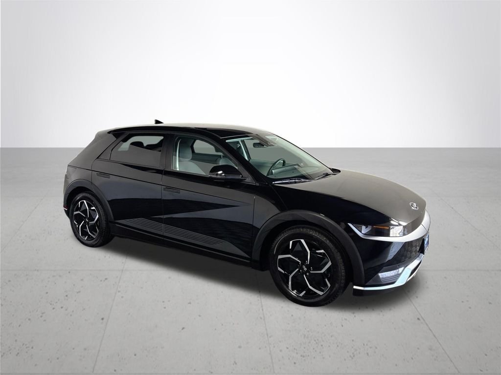 Used 2024 Black Hyundai SEL image 4