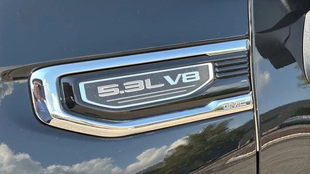 Used 2025 Black GMC SLT image 40