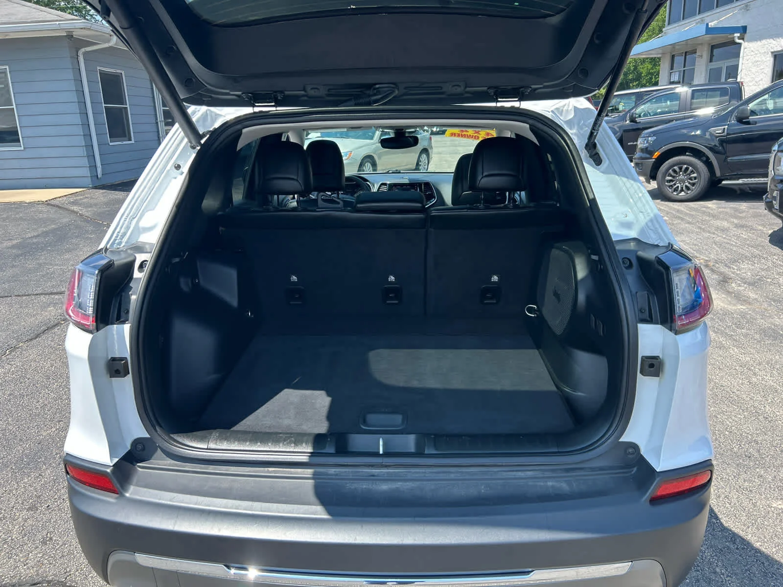 Used 2022 Bright White Clearcoat Jeep Limited image 24