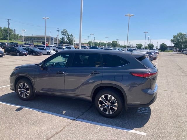 Used 2023 Gray Toyota XLE image 6