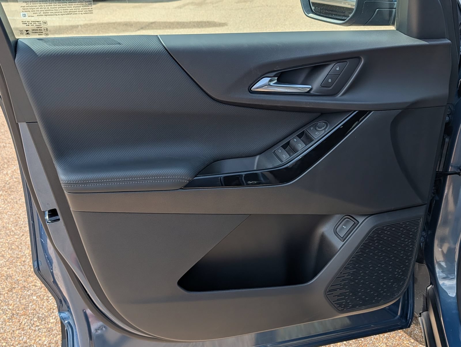 2027 Chevrolet Equinox LT - Photo 10