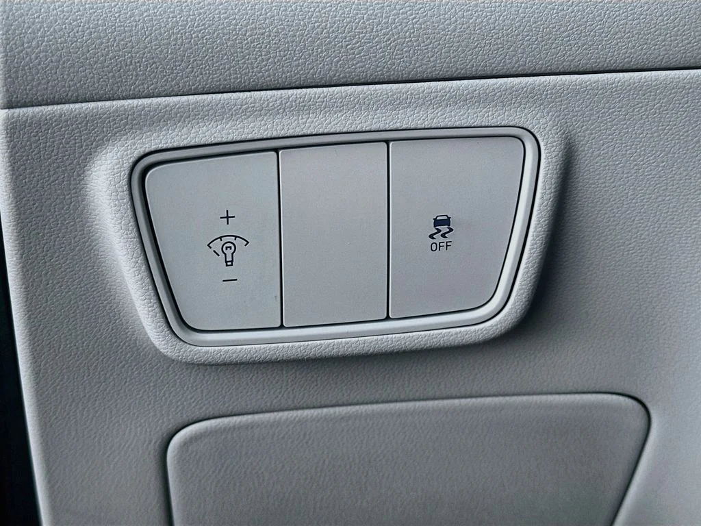 Used 2022 Gray Hyundai SEL image 10