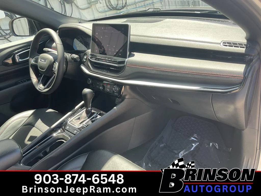 Used 2025 Silver Zynith Metallic Clearcoat Jeep Trailhawk image 23