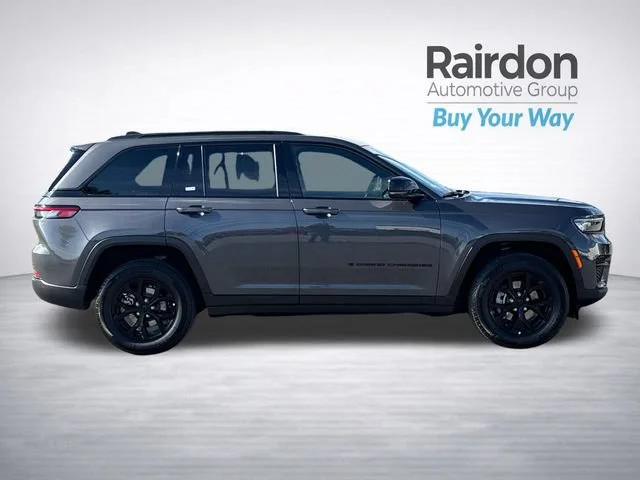 Used 2025 Baltic Gray Metallic Clearcoat Jeep Altitude image 8