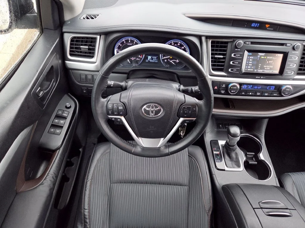 Used 2015 Blizzard Pearl Toyota LE Plus image 4