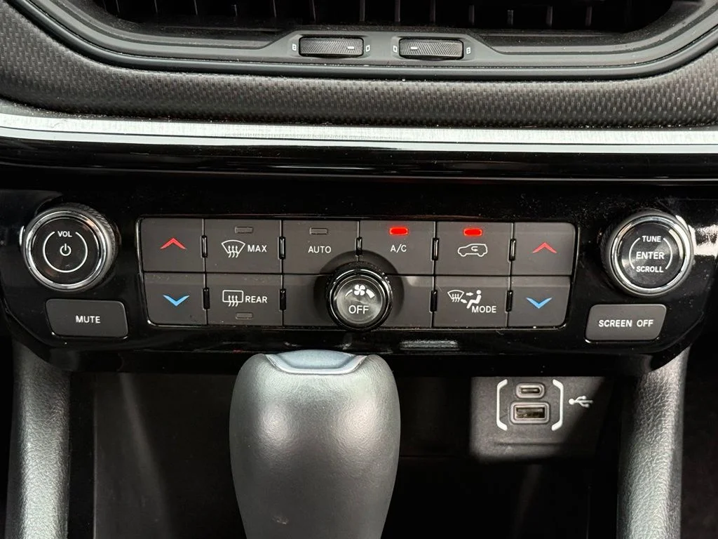 Used 2024  Jeep Trailhawk image 21