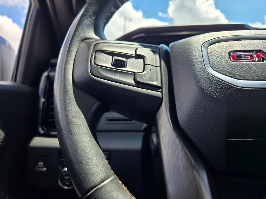 Used 2024 White GMC AT4 image 33