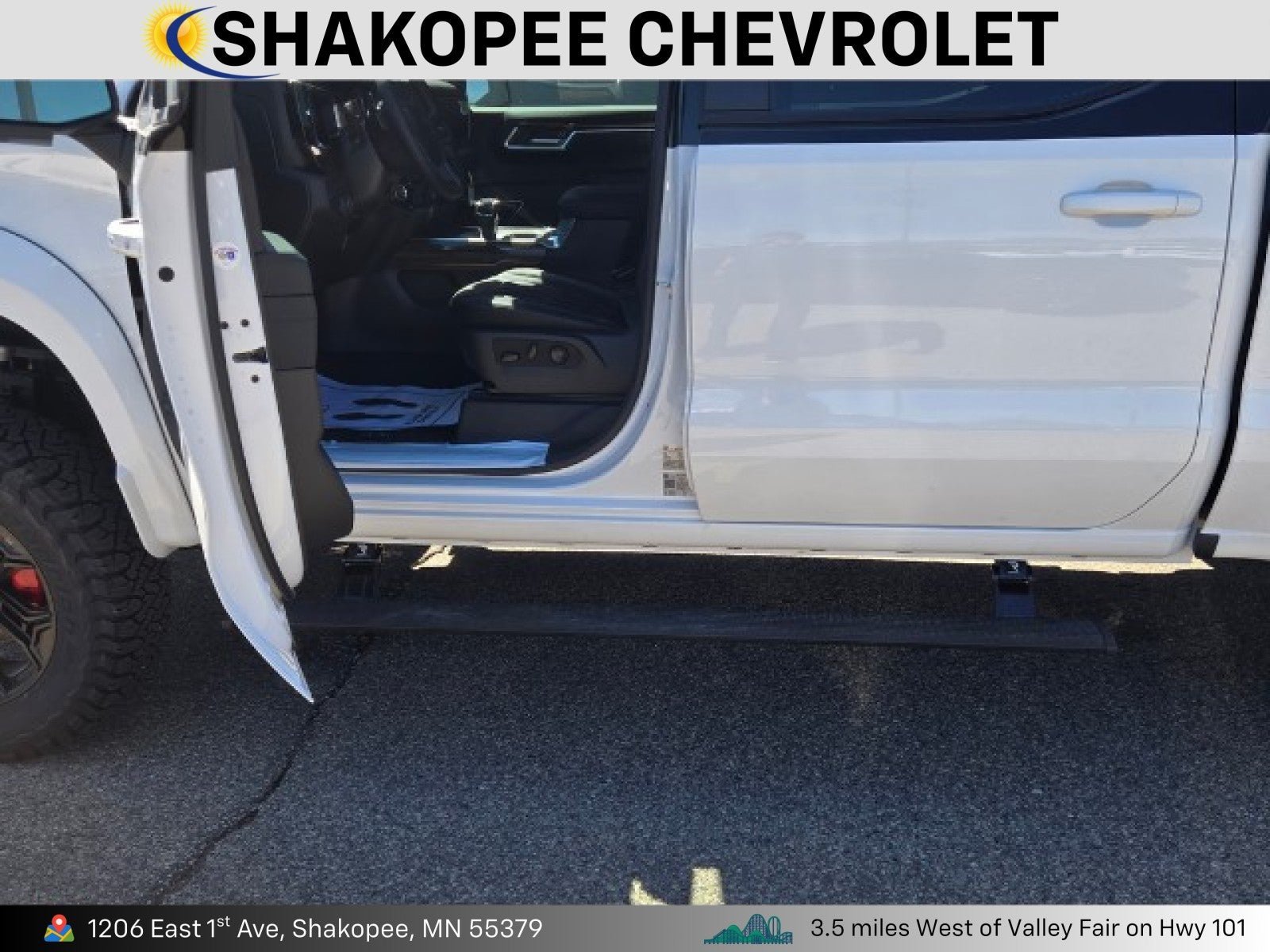 New 2026 Summit White Chevrolet RST (Black Widow Edition)  image 31