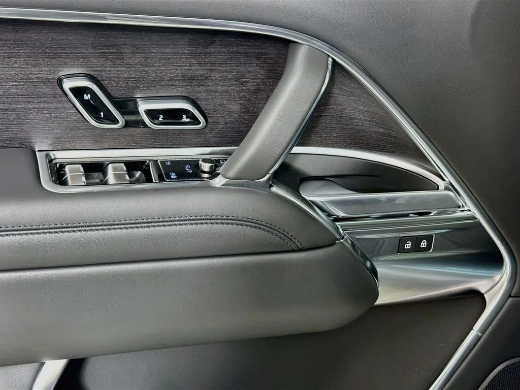 New 2026 Varesine Blue Land Rover SE 7 Seats image 18