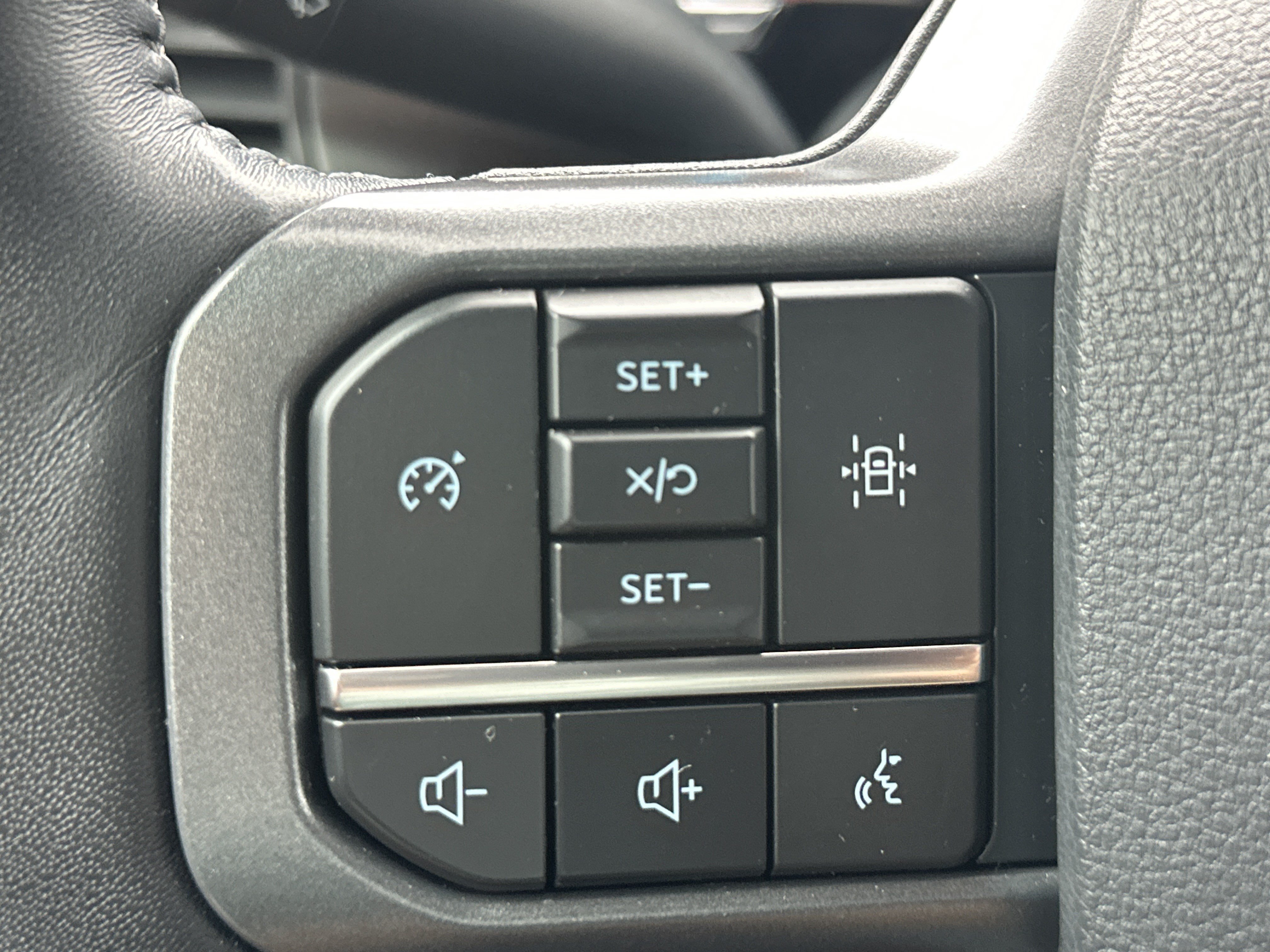 Used 2023 Oxford White Ford Lariat image 25