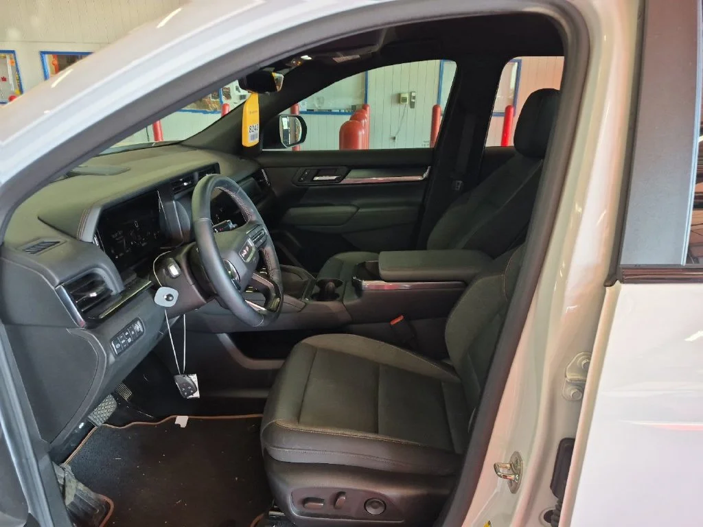 Used 2026 White GMC AT4 image 4