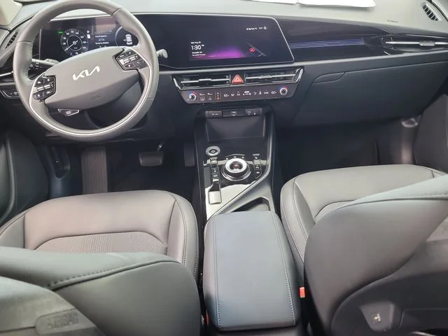 Used 2025 Red Kia Wind image 15