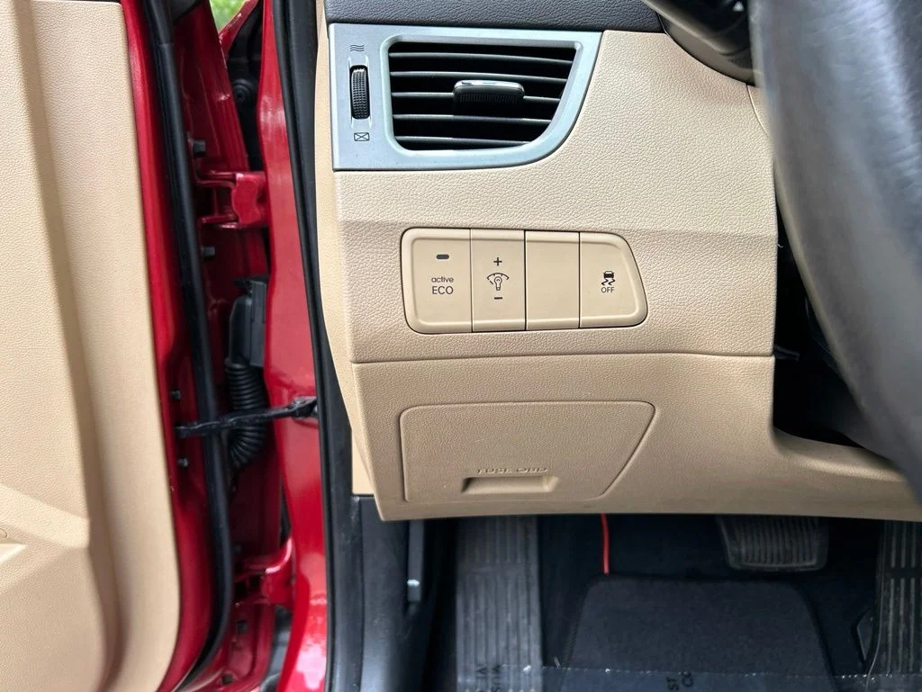 Used 2012 Red Hyundai GLS image 21