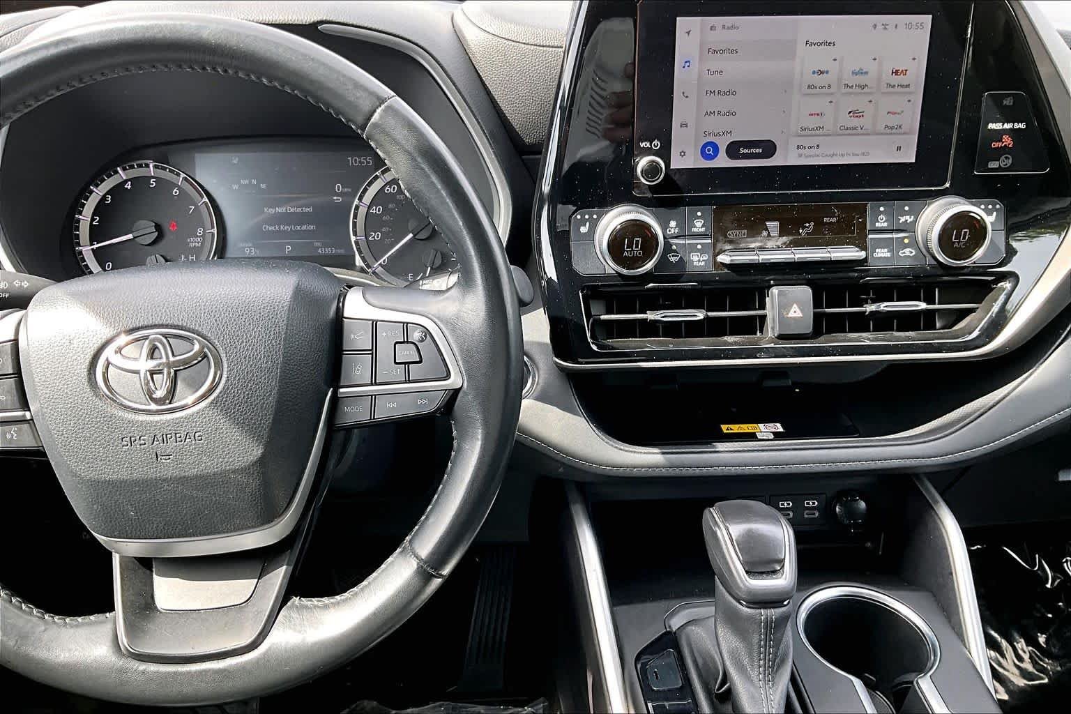 Used 2023 Wind Chill Pearl Toyota XLE image 25