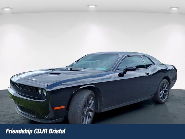 Used 2023 Black Dodge SXT image 1