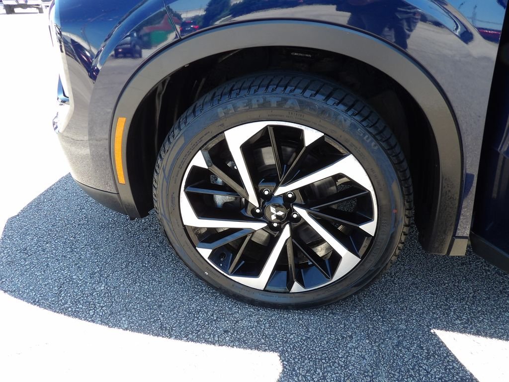 Used 2024 Cosmic Blue Metallic Mitsubishi SE Black Edition image 20