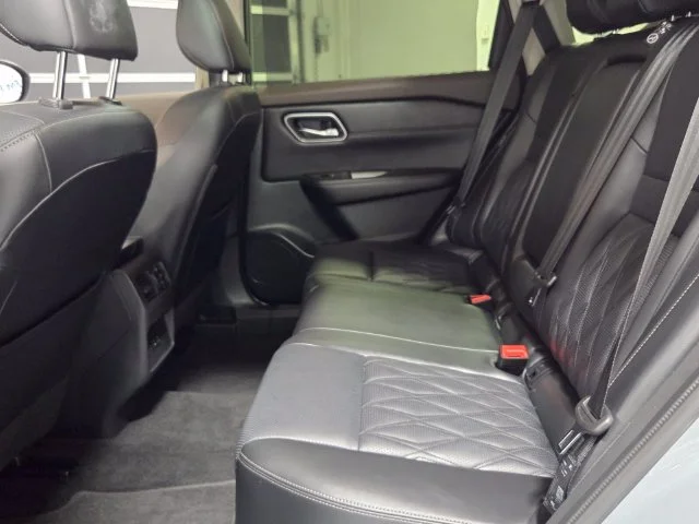 Used 2023 Gray Nissan Platinum image 6