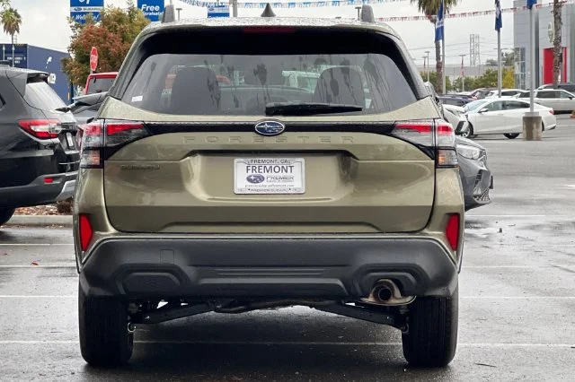 New 2026 AUTUMN GREEN METALLIC Subaru Premium image 5