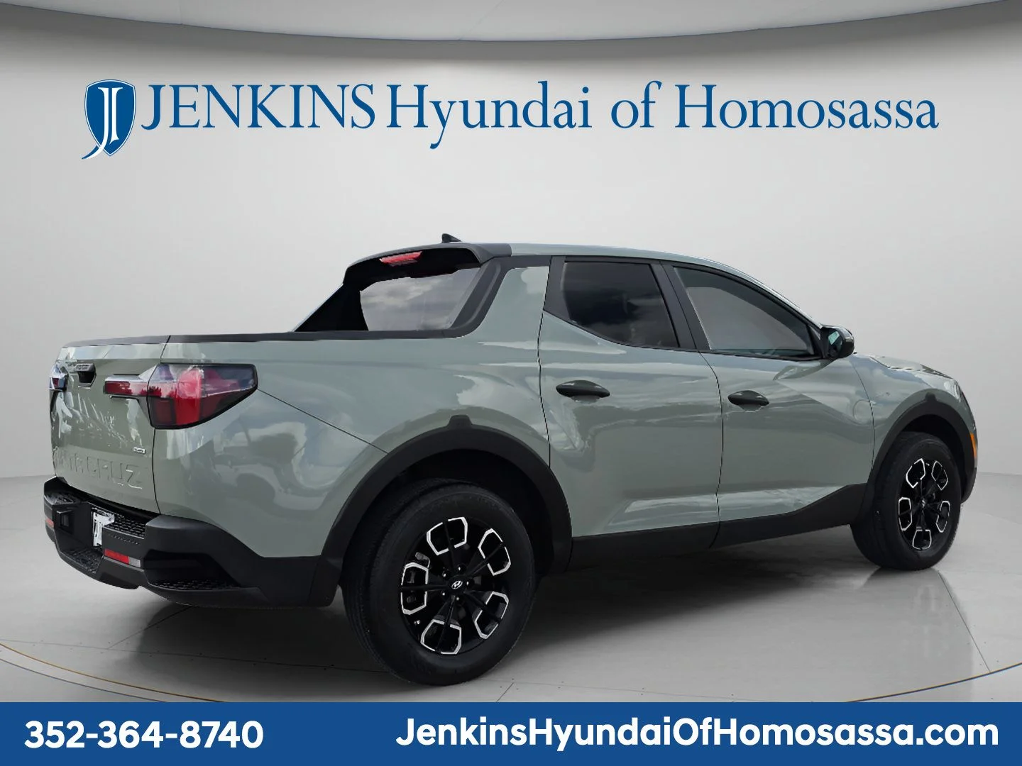 Used 2024 Green Hyundai SE image 4