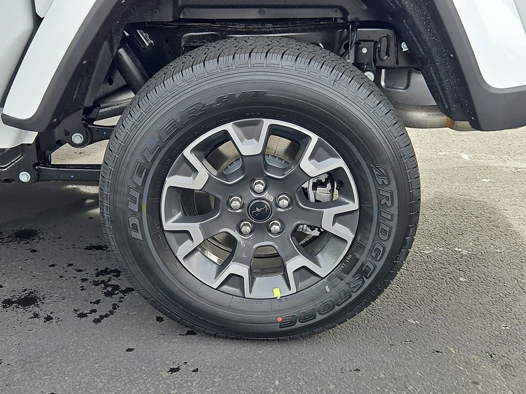 New 2026 Bright White Clear-Coat Exterior Paint Jeep Sahara image 30