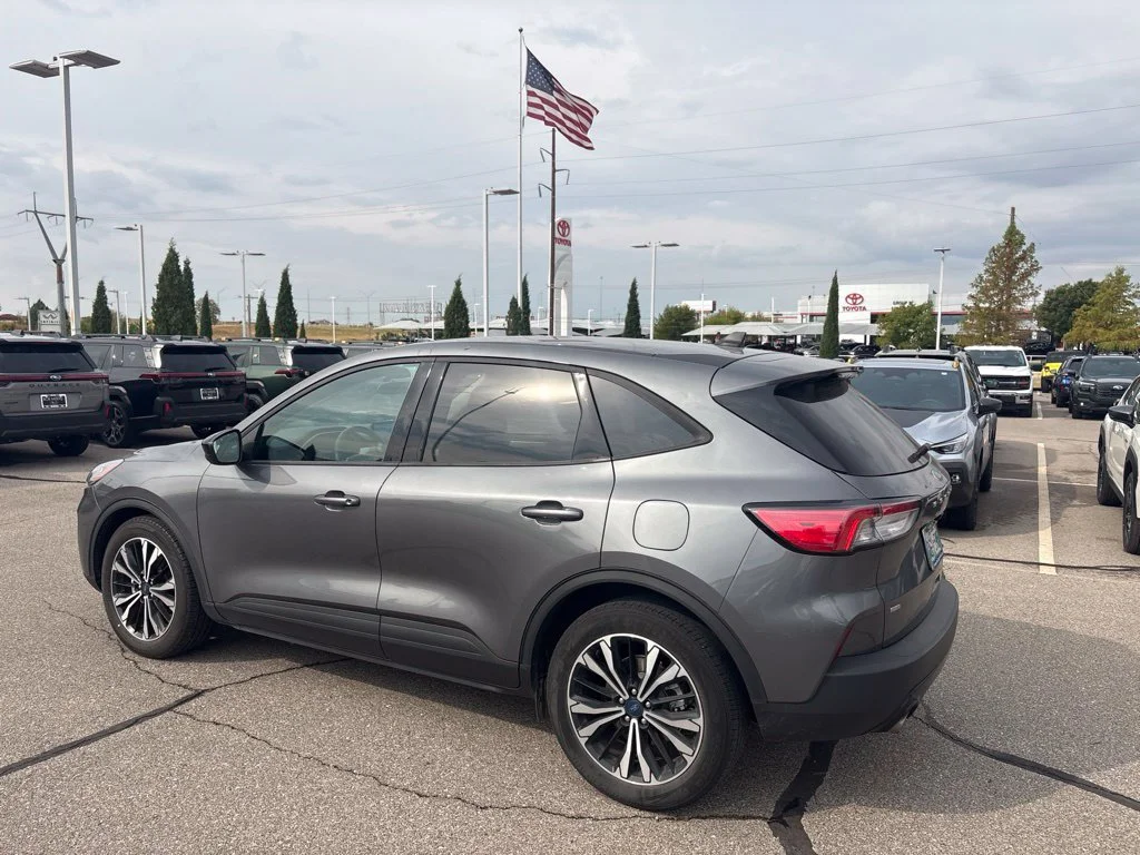 Used 2022 Gray Ford SE image 5