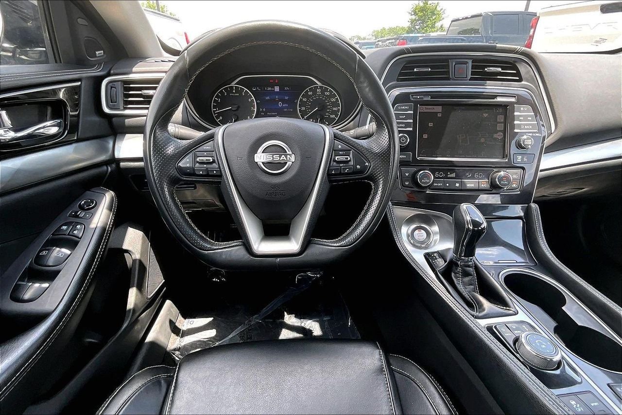 Used 2023 Gun Metallic Nissan SL image 10
