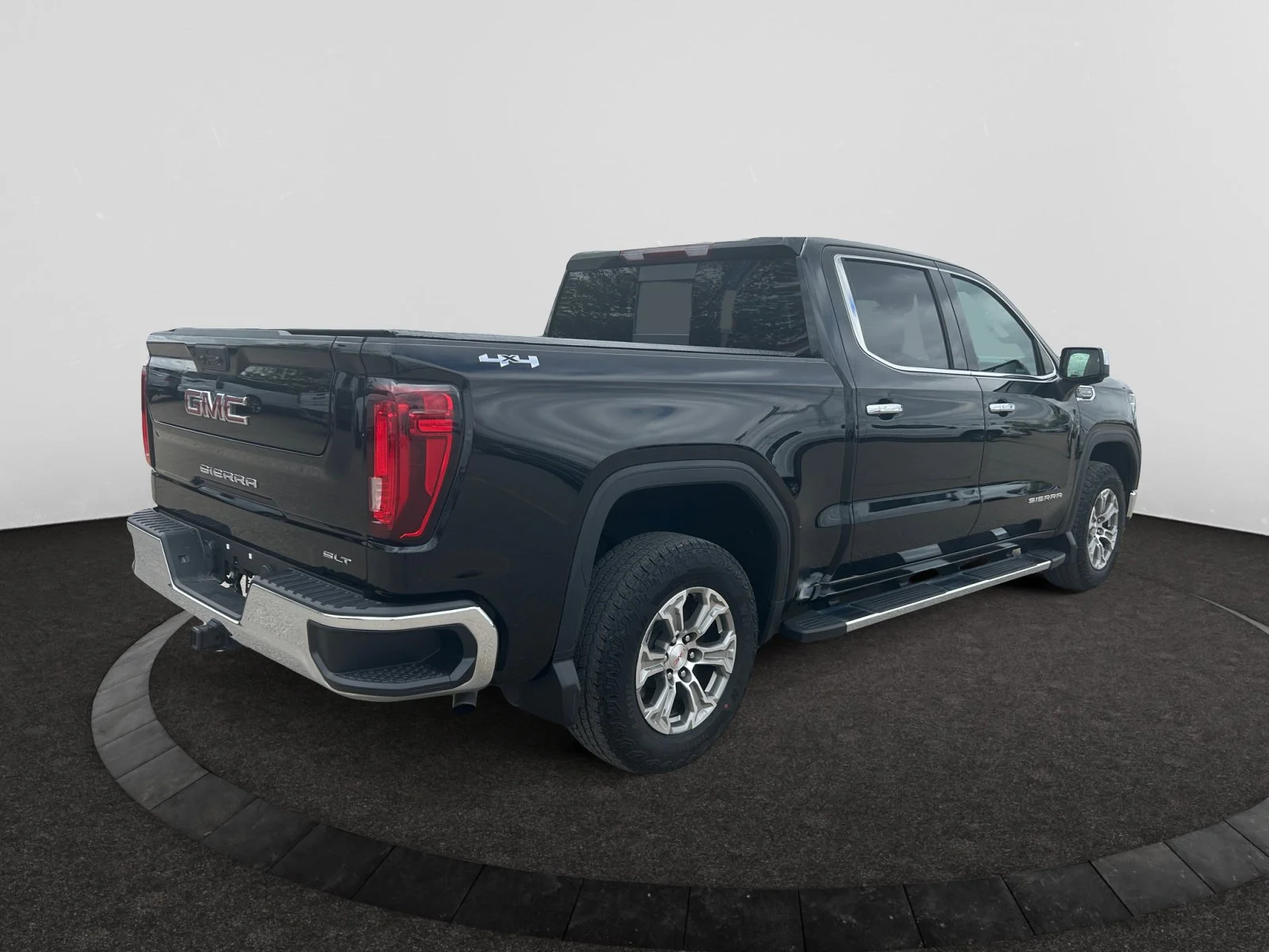 Used 2025 Black GMC SLT Crew Cab image 5