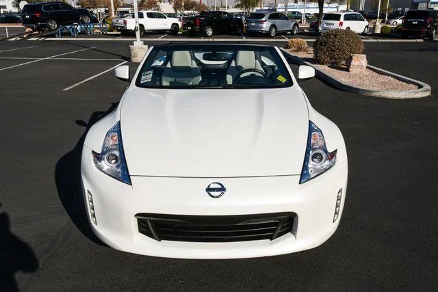 Used 2014 White Nissan Touring image 9