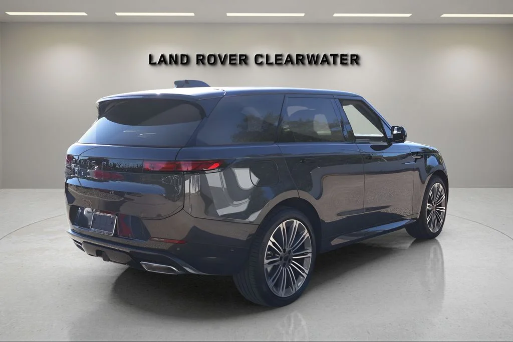 New 2026 Carpathian Grey Land Rover Dynamic SE image 5