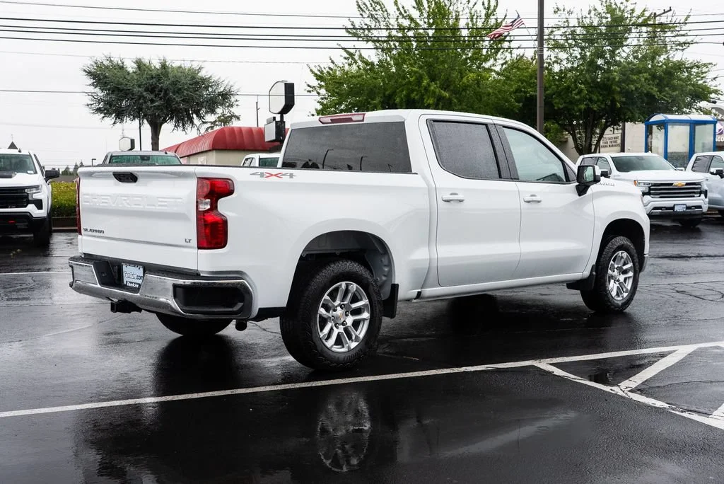 New 2026 Summit White Chevrolet LT image 4