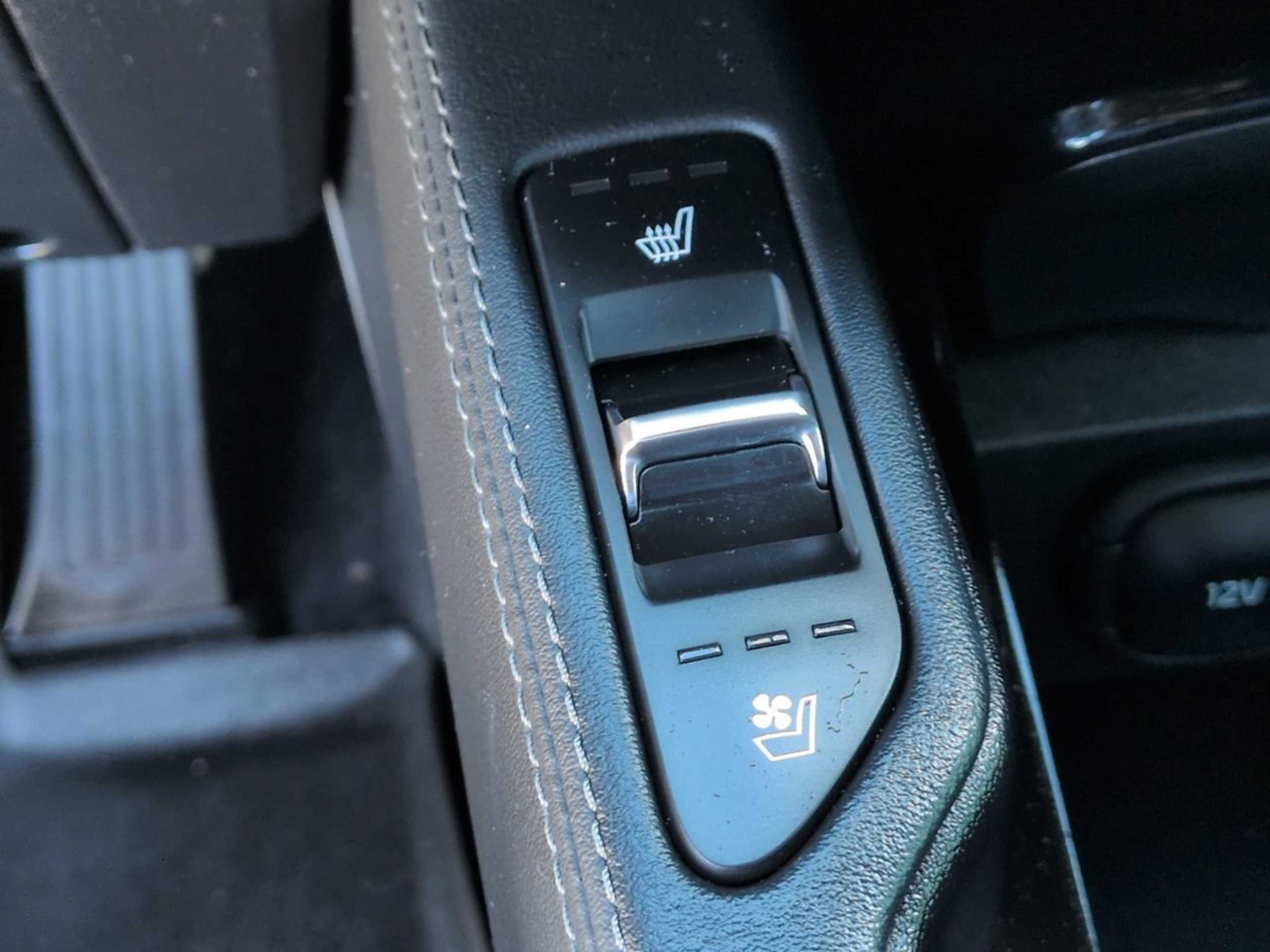 Certified Used 2025 Panthera Metal Kia EX X-Line image 25