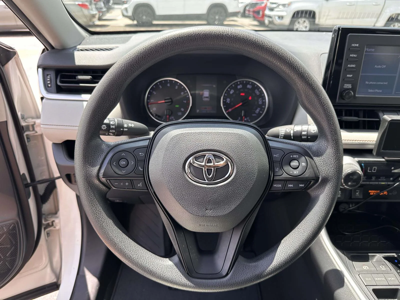 Used 2019 White Toyota XLE image 15