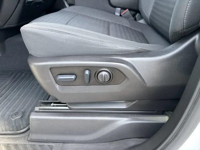 Used 2022 Summit White Chevrolet Custom image 19