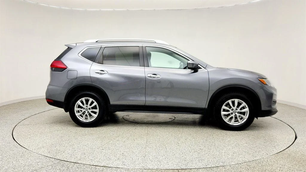 Used 2018 Gun Metallic Nissan AWD SV w/ Premium Package & Navigation image 4