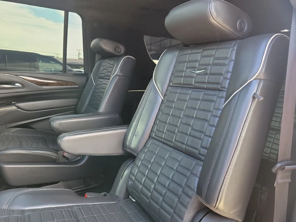 Used 2021 Satin Steel Metallic Cadillac Sport Platinum image 12