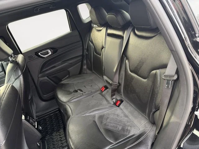 New 2026 Diamond Black Crystal Pearl-Coat Exterior Paint Jeep Limited image 13
