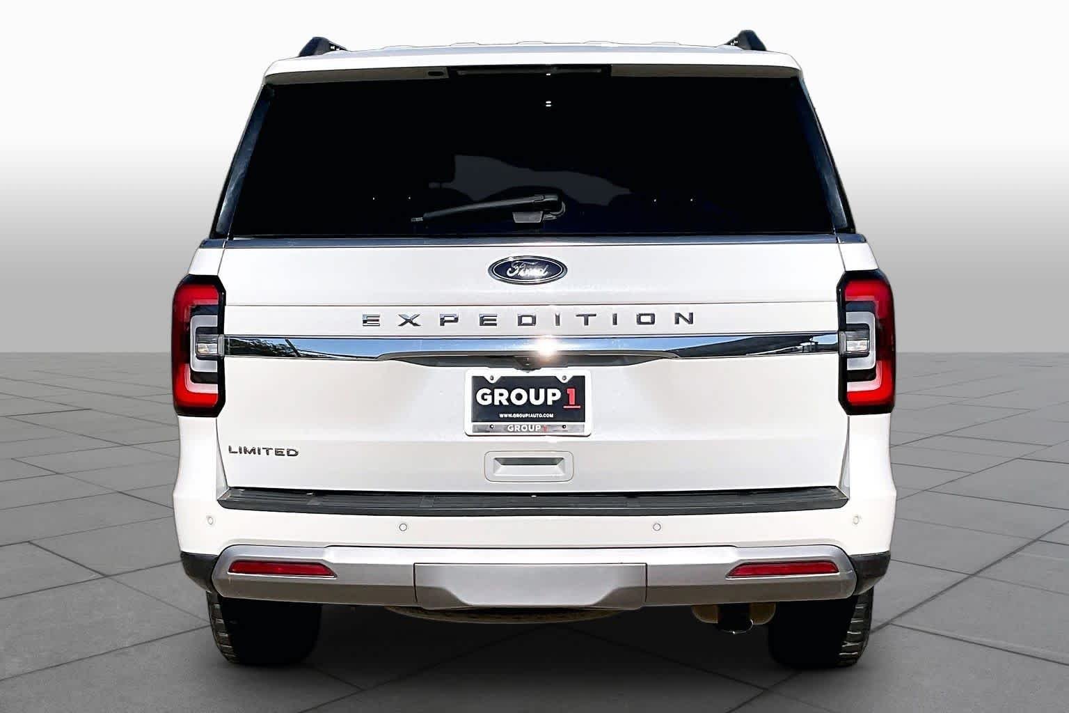 Used 2022 Star White Metallic Tri-Coat Ford Limited image 5