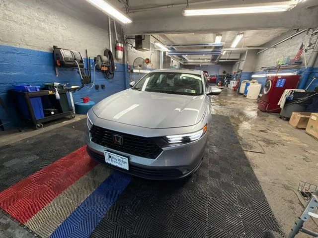 Used 2023 Silver Honda EX image 1