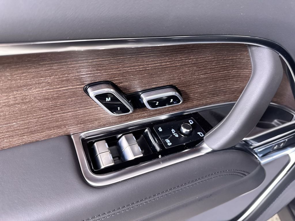 New 2026 Carpathian Grey Land Rover SE image 12